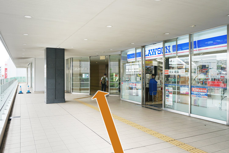 ミオカの入口に進みます